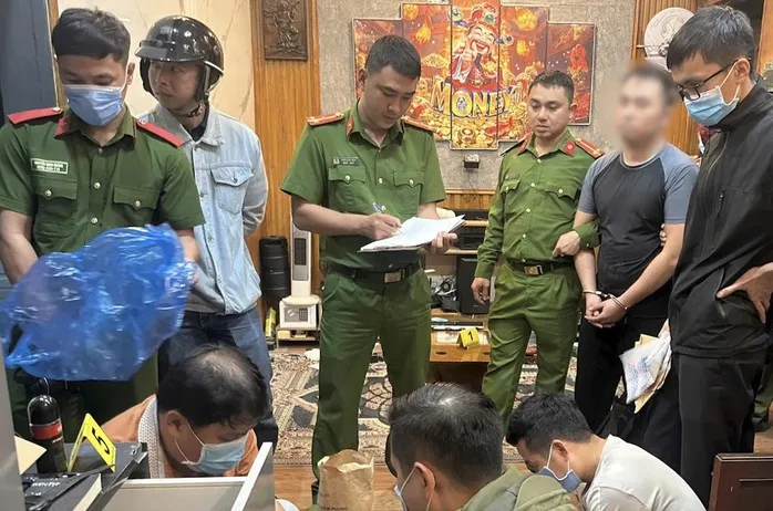 Bắt đối tượng gia cố nh&agrave; ri&ecirc;ng th&agrave;nh &ldquo;c&ocirc;ng sự&rdquo; cất giấu ma t&uacute;y - Ảnh 1.