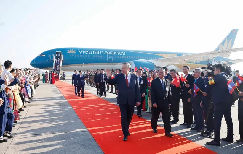 Tổng B&iacute; thư T&ocirc; L&acirc;m bắt đầu chuyến thăm cấp Nh&agrave; nước tới L&agrave;o- Ảnh 1.