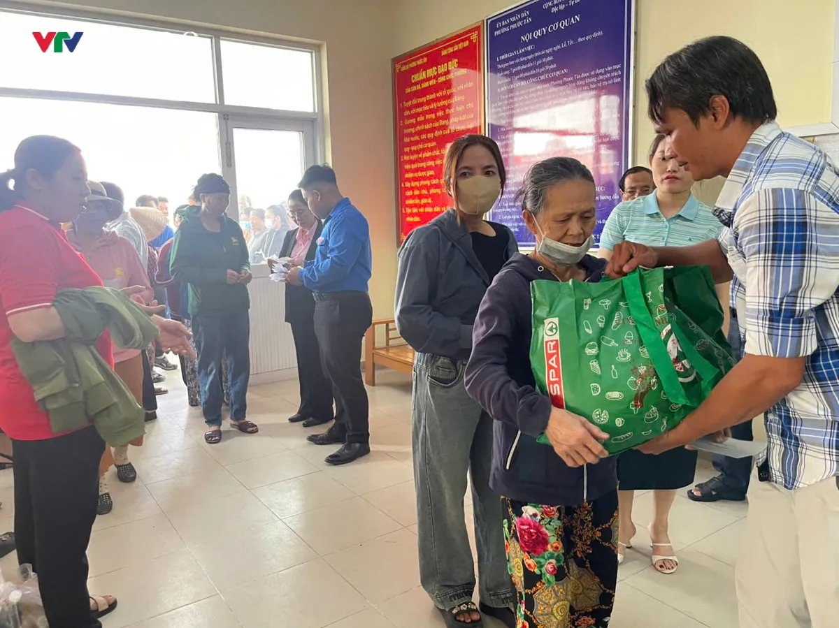 Đồng Nai: Trao hơn 200 phần quà Tết cho các gia đình khó khăn tại phường Phước Tân- Ảnh 1. Đồng Nai: Trao hơn 200 phần quà Tết cho các gia đình khó khăn tại phường Phước Tân- Ảnh 1.