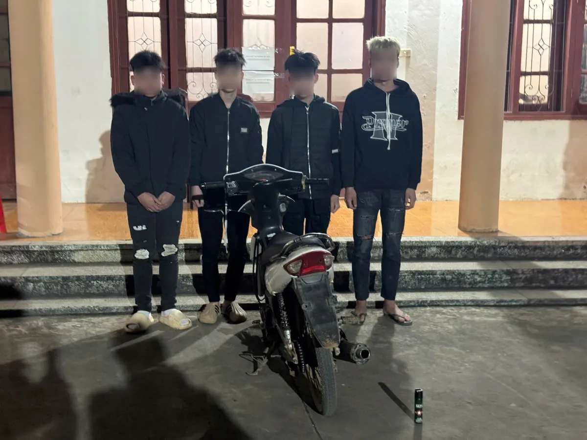 Kịp thời ngăn chặn nh&oacute;m đối tượng mang b&igrave;nh xịt hơi cay g&acirc;y mất an ninh, trật tự   - Ảnh 1.