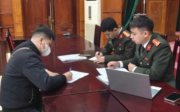 L.M.V tại cơ quan Công an