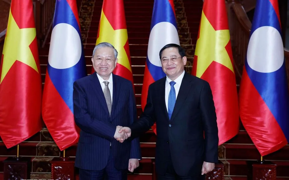 Tổng Bí thư Tô Lâm hội kiến Thủ tướng Chính phủ Lào Sonexay Siphandone. Ảnh: TTXVN