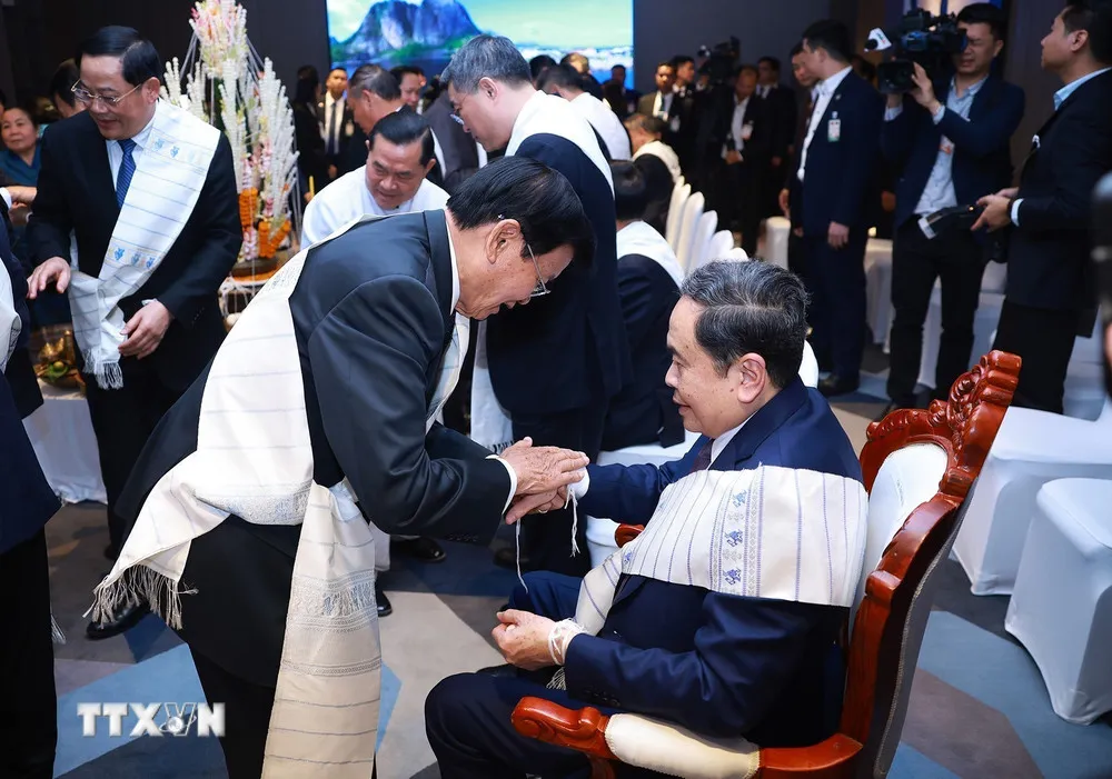 Tổng B&iacute; thư T&ocirc; L&acirc;m dự Lễ buộc chỉ cổ tay truyền thống của L&agrave;o - Ảnh 3.