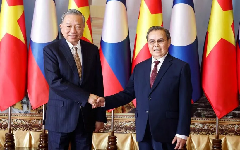 Tổng Bí thư Tô Lâm hội kiến Chủ tịch Quốc hội Lào Saysomphone Phomvihane. (Ảnh: TTXVN)