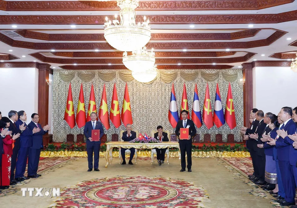 Tổng B&iacute; thư T&ocirc; L&acirc;m chứng kiến Lễ trao c&aacute;c văn kiện hợp t&aacute;c Việt Nam - L&agrave;o - Ảnh 3.