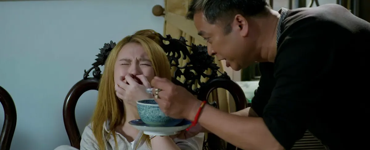 Gia đ&igrave;nh tr&aacute;i dấu: Bố Thăng dỗ d&agrave;nh con g&aacute;i bị ngh&eacute;n vừa h&agrave;i hước, vừa x&uacute;c động - Ảnh 1.