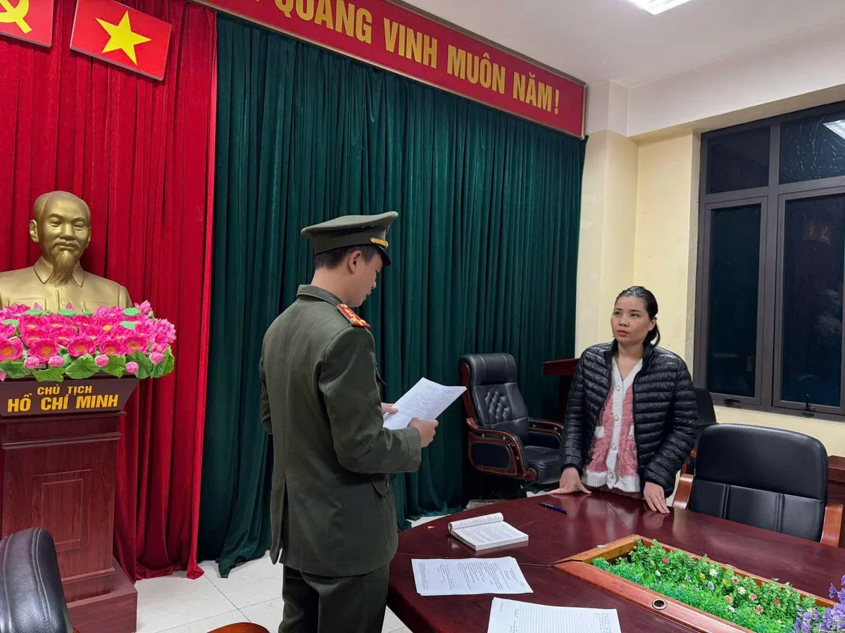 Ph&uacute; Thọ: Triệt ph&aacute; đường d&acirc;y mua b&aacute;n vũ kh&iacute; qu&acirc;n dụng tr&aacute; h&igrave;nh &ldquo;s&uacute;ng th&ocirc;ng bồn cầu&rdquo; - Ảnh 1.