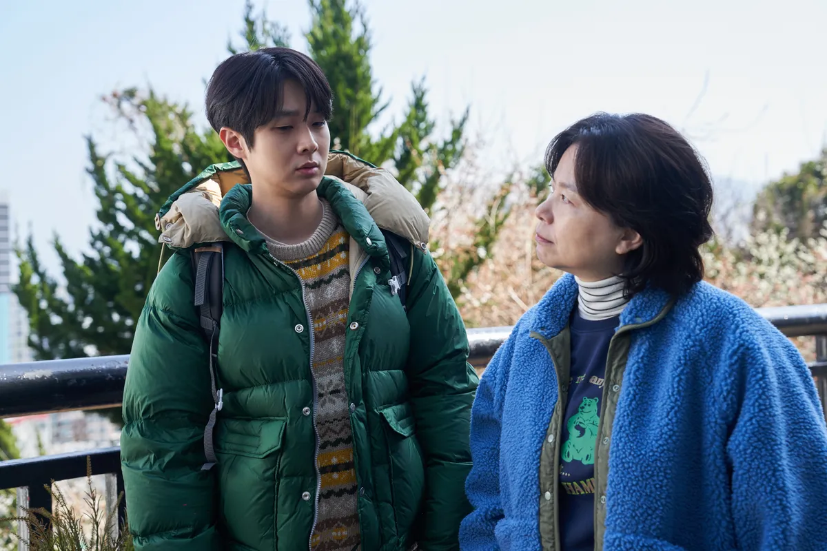 Cặp mẹ con phim "K&yacute; sinh tr&ugrave;ng" t&aacute;i ngộ trong phim mới- Ảnh 2.