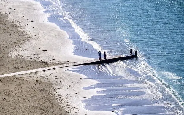 Vịnh Lyall Bay, bờ biển phía Nam thủ đô Wellington, nơi nước thải chưa xử lý chảy ra biển sau sự cố tại nhà máy xử lý nước thải gần đó (Ảnh tư liệu: REX/Shutterstock)