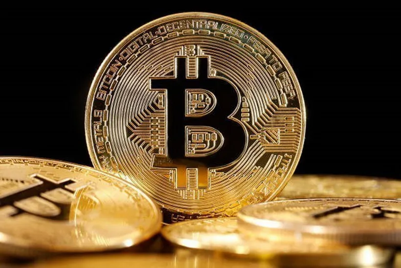 Bitcoin lao dốc, xuy&ecirc;n thủng mốc 64.000 USD - Ảnh 1.