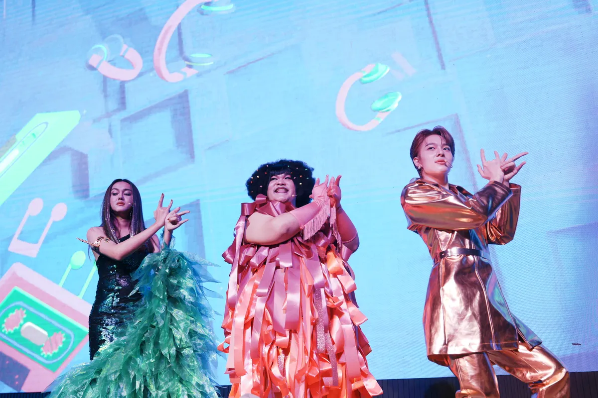 Cặp đ&ocirc;i phim Th&aacute;i Lan "Người đẹp v&agrave; Qu&aacute;i lạ" bất ngờ với t&igrave;nh cảm của kh&aacute;n giả Việt - Ảnh 5.