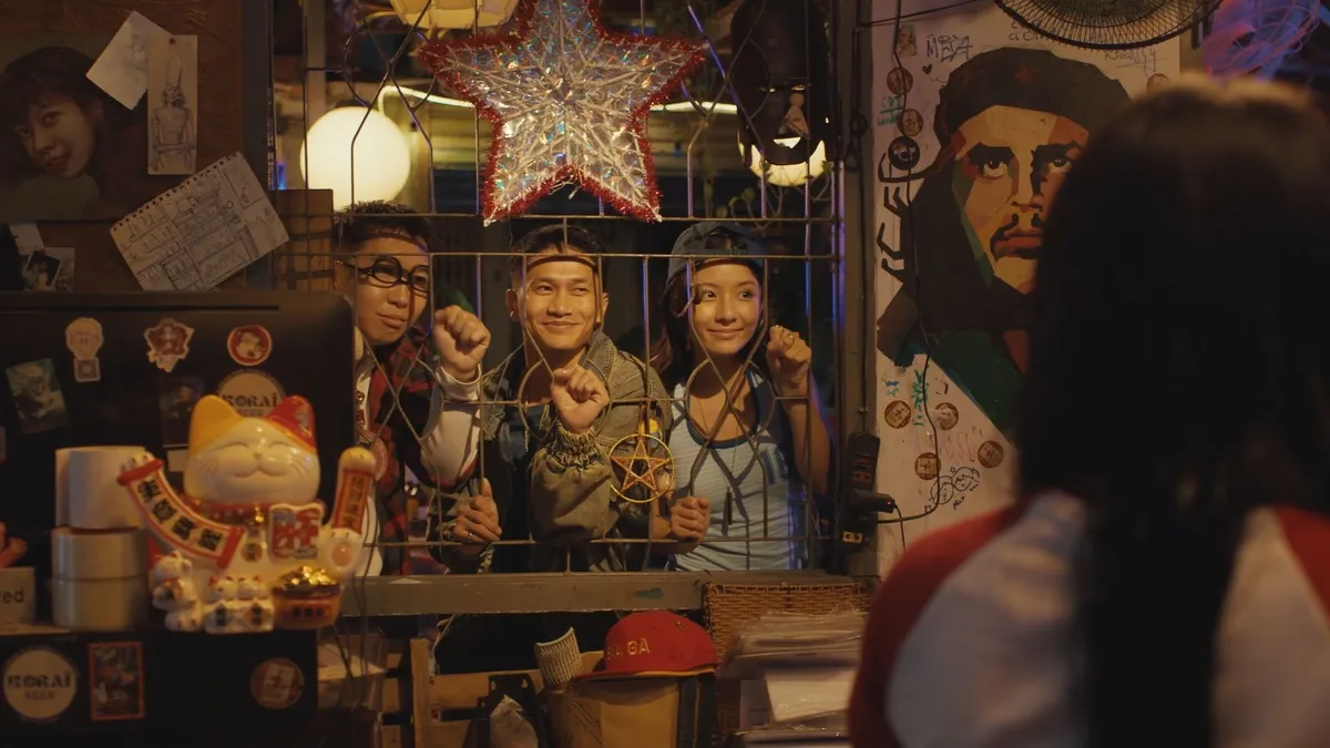 Nguyễn H&ugrave;ng tr&igrave;nh l&agrave;ng ca kh&uacute;c nhạc phim "C&aacute;m ơn người đ&atilde; thức c&ugrave;ng t&ocirc;i" - Ảnh 2.