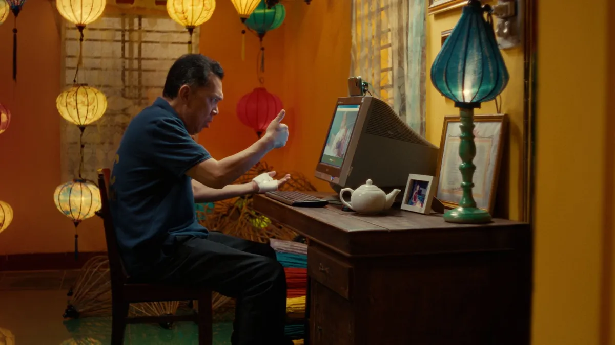 Nguyễn H&ugrave;ng tr&igrave;nh l&agrave;ng ca kh&uacute;c nhạc phim "C&aacute;m ơn người đ&atilde; thức c&ugrave;ng t&ocirc;i" - Ảnh 3.