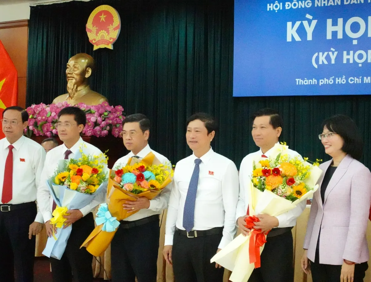 TP Hồ Ch&iacute; Minh gỡ n&uacute;t thắt thể chế, khơi th&ocirc;ng hạ tầng để ph&aacute;t triển bền vững - Ảnh 5.