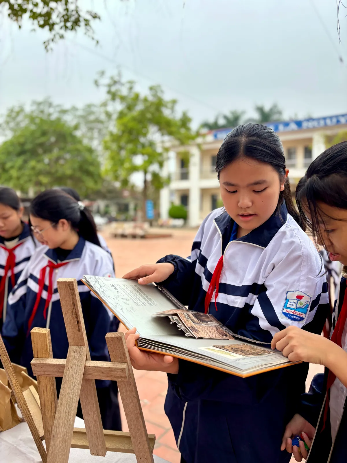 Sinh vi&ecirc;n Việt &ldquo;đ&aacute;nh thức&rdquo; lịch sử Việt bằng pop-up 3D v&agrave; c&ocirc;ng nghệ AR- Ảnh 3.