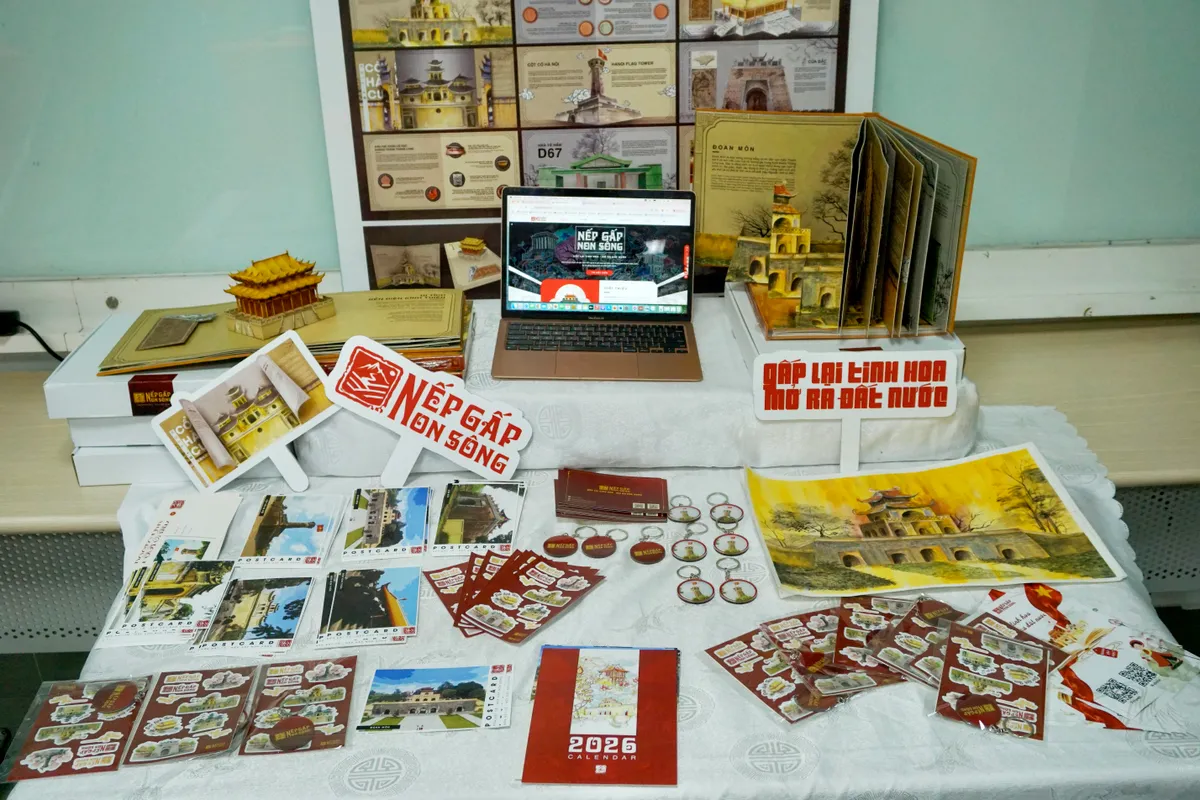 Sinh vi&ecirc;n Việt &ldquo;đ&aacute;nh thức&rdquo; lịch sử Việt bằng pop-up 3D v&agrave; c&ocirc;ng nghệ AR- Ảnh 1.