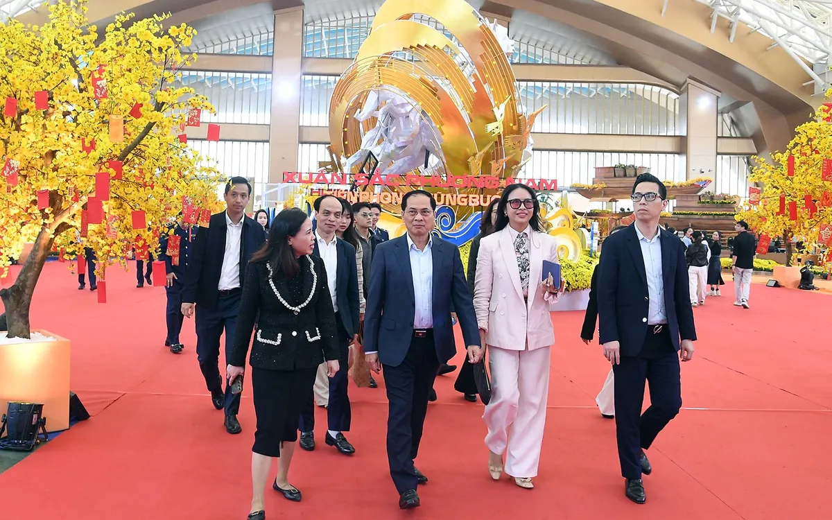 Phó Thủ tướng Bùi Thanh Sơn đi kiểm tra công tác tổ chức tại Hội chợ mùa Xuân 2026 - Ảnh: VGP/Hải Minh