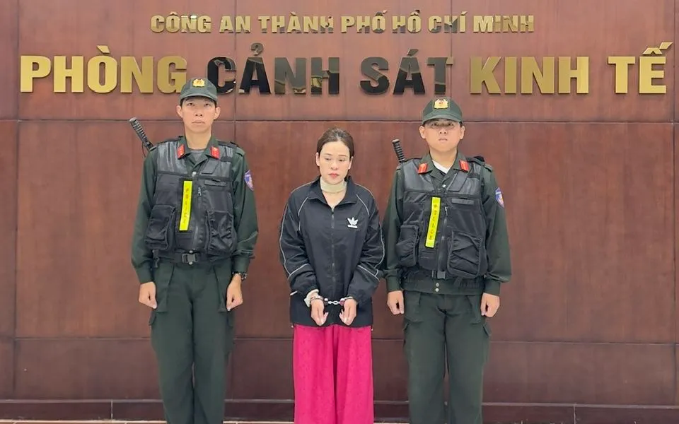 Đối tượng Trương Thị Hồng tại cơ quan công an. Ảnh: Công an TP Hồ Chí Minh.