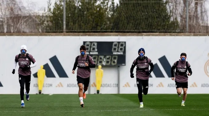 Cầu thủ Real Madrid đeo mặt nạ đặc biệt trong tập luyện để tối ưu thể lực- Ảnh 1.