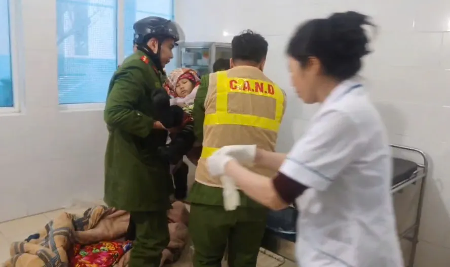 C&ocirc;ng an x&atilde; kịp thời cứu gi&uacute;p sản phụ chuyển dạ nguy kịch b&ecirc;n lề đường - Ảnh 1.