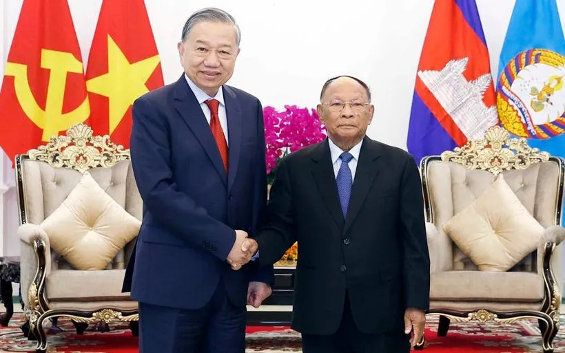 Tổng B&iacute; thư T&ocirc; L&acirc;m hội kiến Chủ tịch danh dự Đảng Nh&acirc;n d&acirc;n Campuchia- Ảnh 1.