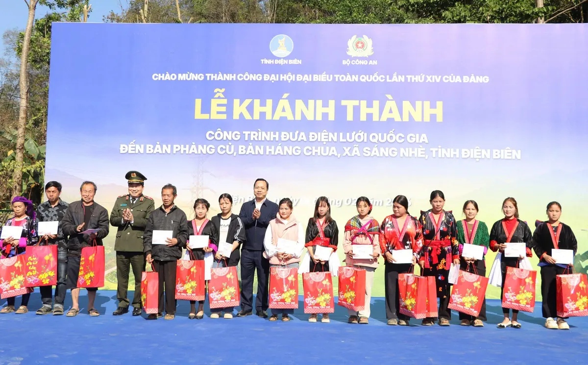 Điện Bi&ecirc;n: 194 hộ d&acirc;n v&ugrave;ng cao S&aacute;ng Nh&egrave; được sử dụng điện lưới quốc gia trước Tết nguy&ecirc;n đ&aacute;n - Ảnh 2.