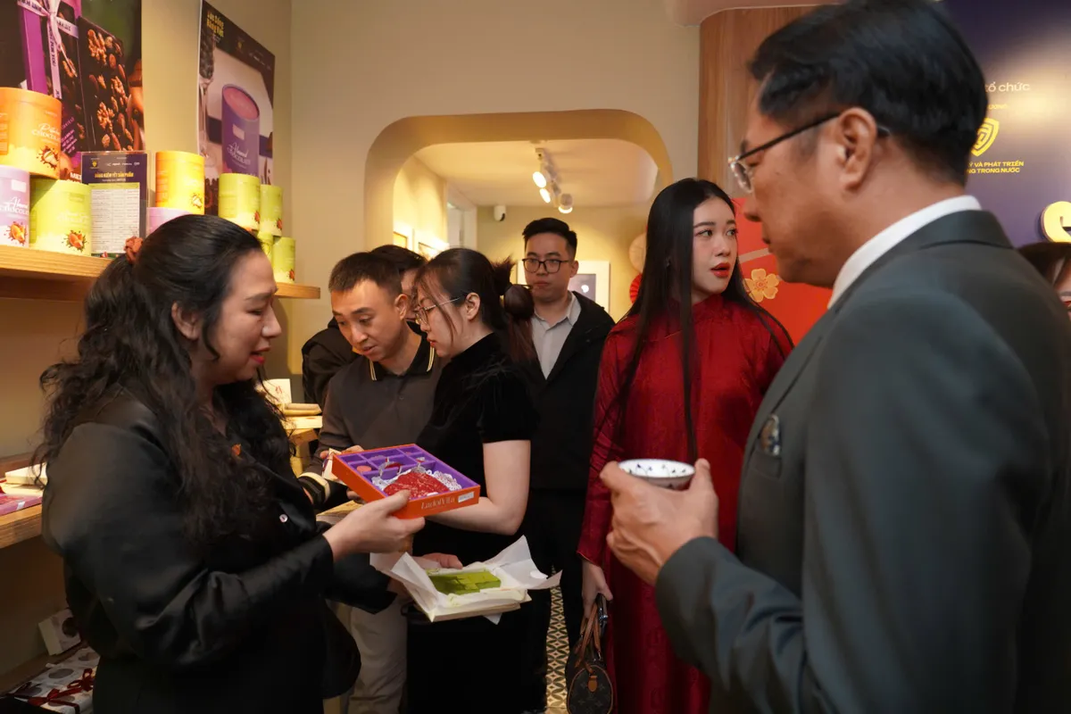 Thanh ni&ecirc;n Việt Nam chung tay lan tỏa &ldquo;Sức sống H&agrave;ng Việt&rdquo; - Ảnh 1.