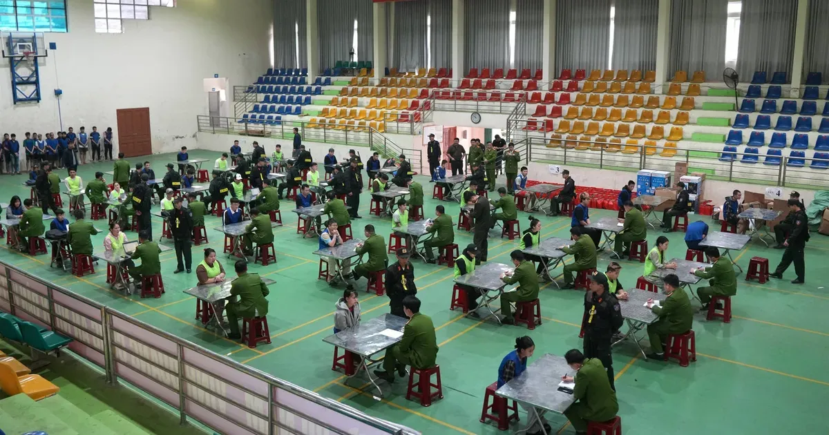 Triệt ph&aacute; đường d&acirc;y lừa đảo qua &ldquo;app t&igrave;nh cảm&rdquo;, di l&yacute; 68 đối tượng về Việt Nam- Ảnh 1.