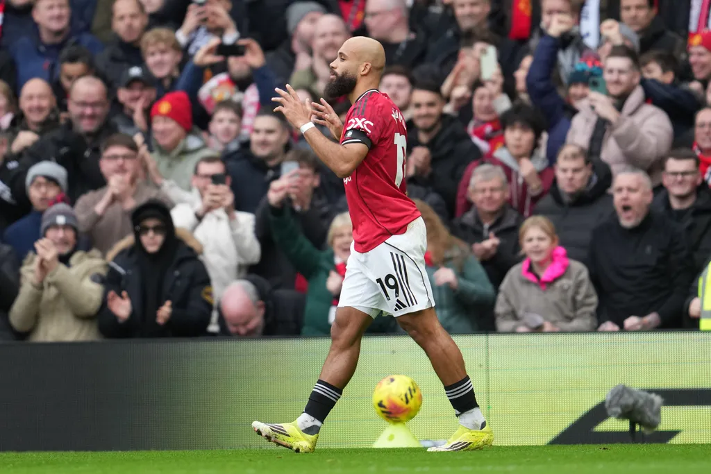 Đánh bại Tottenham, Man Utd vững vàng trong top 4 Ngoại hạng Anh- Ảnh 2.