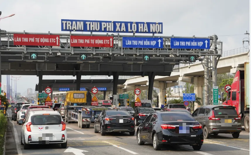 Lưu th&ocirc;ng qua trạm thu ph&iacute; dịp Tết B&iacute;nh Ngọ: Những quy định chủ xe cần lưu &yacute; để tr&aacute;nh bị xử phạt - Ảnh 1.