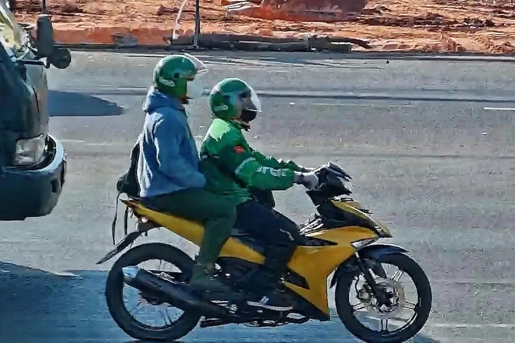 Hình ảnh 2 tên cướp ngân hàng trên đường chạy trốn (Ảnh Công an tỉnh Gia Lai)..webp