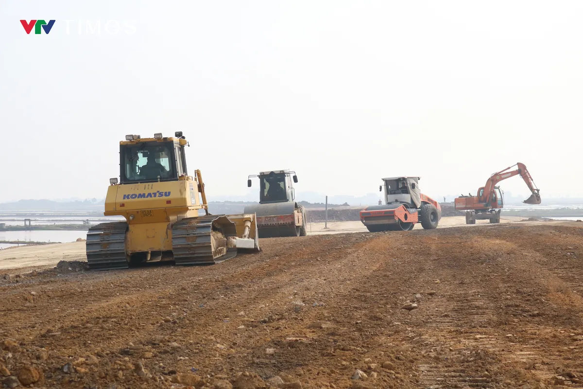 Ninh B&igrave;nh: Rộn r&agrave;ng kh&iacute; thế thi đua tr&ecirc;n c&aacute;c c&ocirc;ng tr&igrave;nh trọng điểm- Ảnh 1.