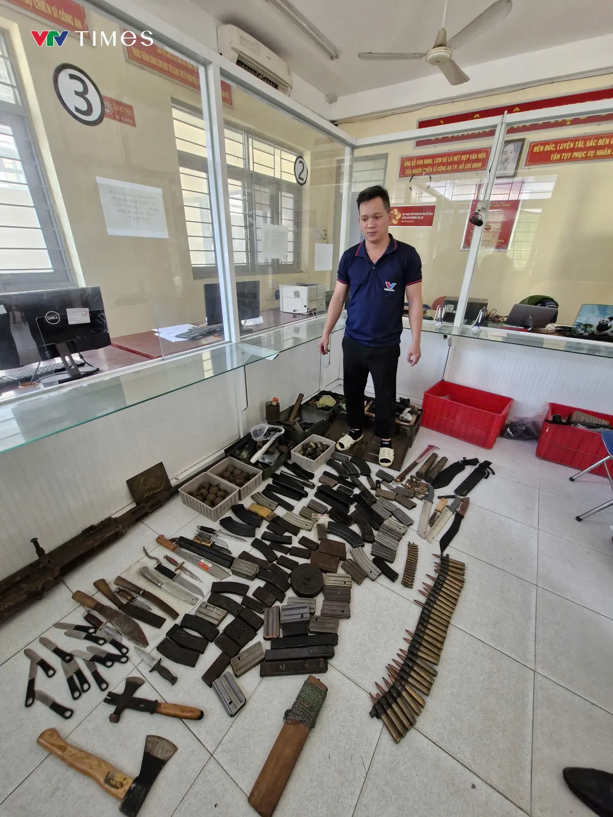 Bắt người đàn ông ở TP Hồ Chí Minh tàng trữ, rao bán kho súng đạn qua mạng- Ảnh 1. Bắt người đàn ông ở TP Hồ Chí Minh tàng trữ, rao bán kho súng đạn qua mạng- Ảnh 1.