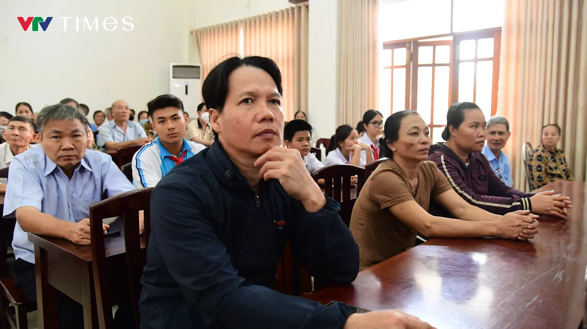 Hải đo&agrave;n Bi&ecirc;n ph&ograve;ng 18 tặng qu&agrave; Tết cho người d&acirc;n ngh&egrave;o c&aacute;c x&atilde; ven biển- Ảnh 1.