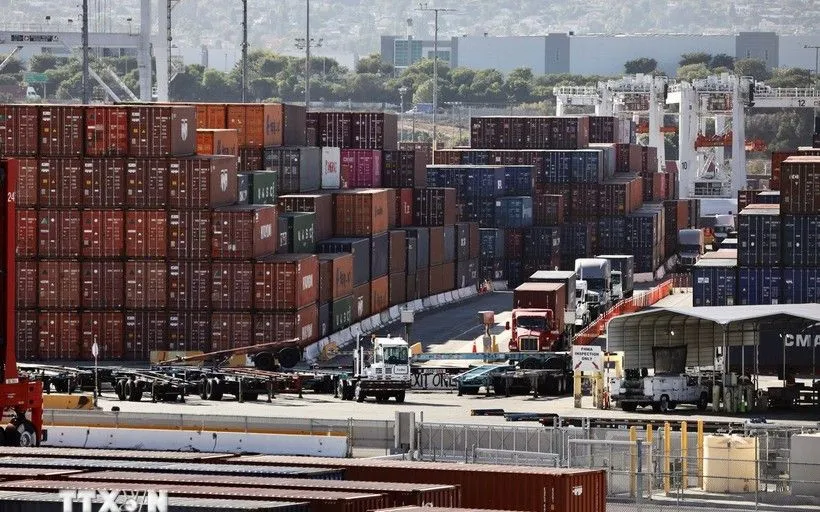 Quang cảnh cảng hàng hóa Los Angeles, California, Mỹ. (Ảnh: THX/TTXVN)