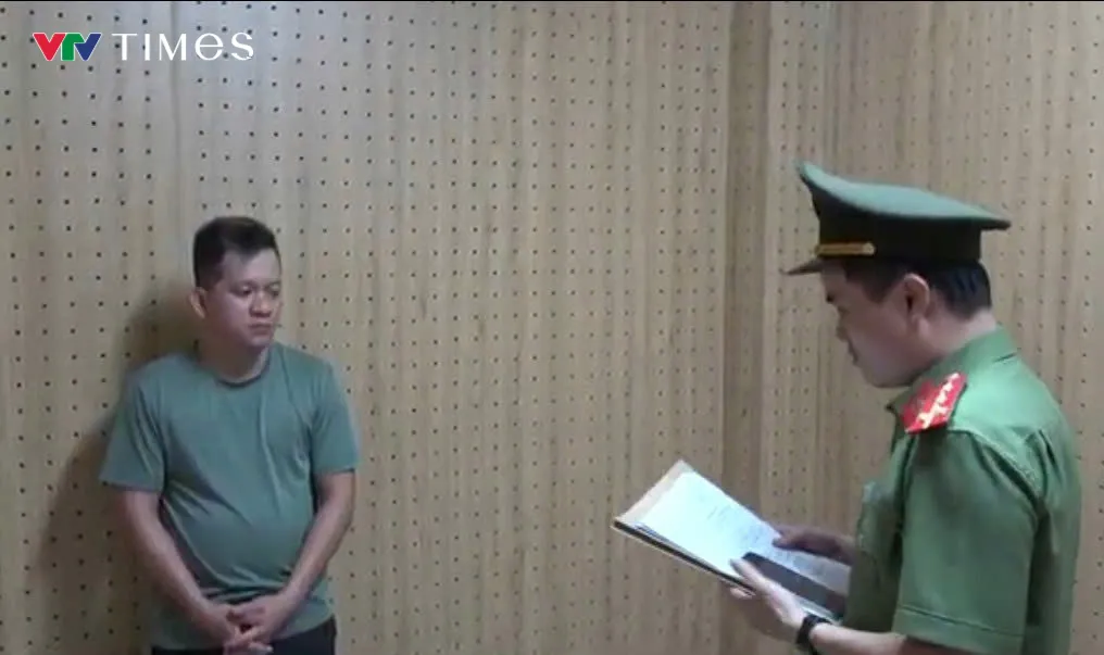 Bắt người đàn ông ở TP Hồ Chí Minh tàng trữ, rao bán kho súng đạn qua mạng- Ảnh 2. Bắt người đàn ông ở TP Hồ Chí Minh tàng trữ, rao bán kho súng đạn qua mạng- Ảnh 2.