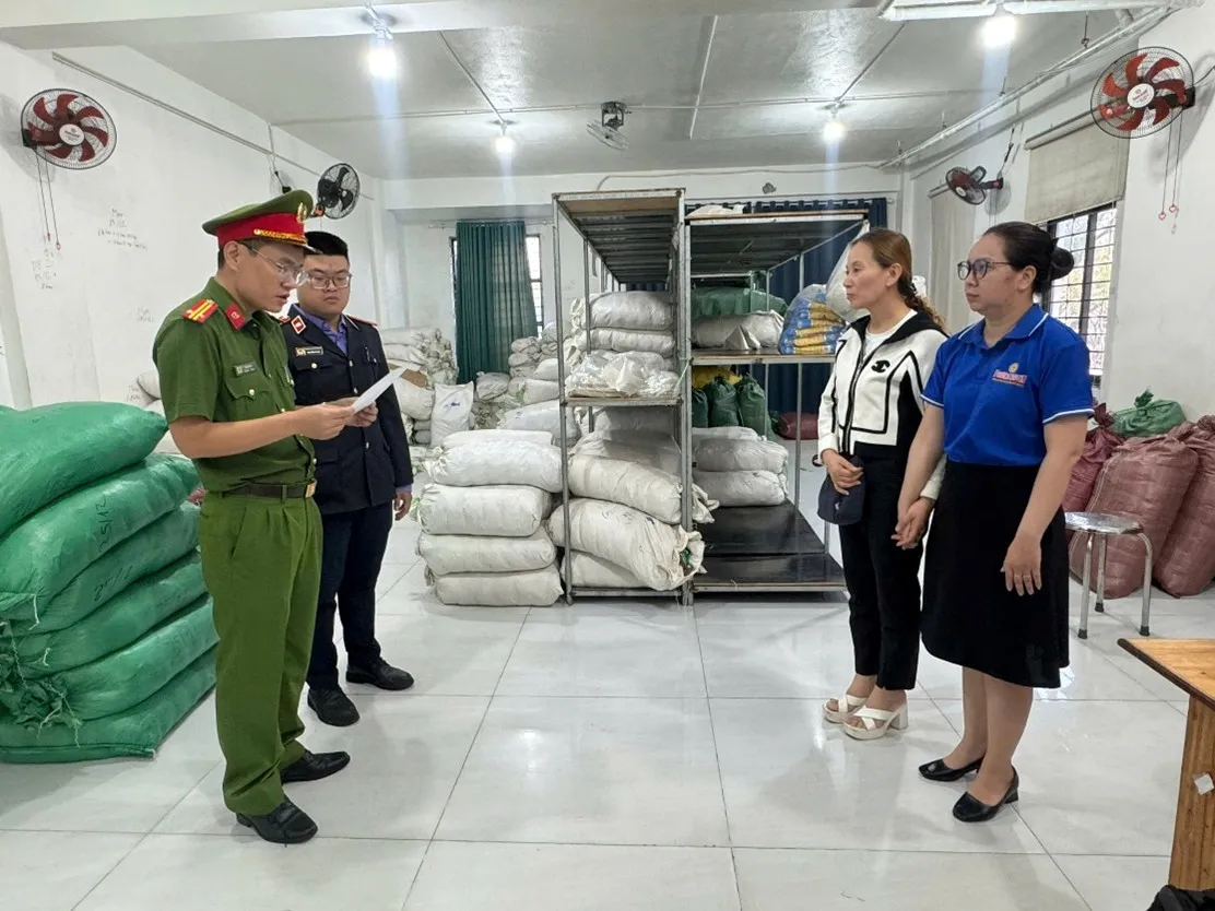 Đ&agrave; Nẵng triệt ph&aacute; đường d&acirc;y sản xuất c&agrave; ph&ecirc; bột giả quy m&ocirc; gần 1 tấn/ng&agrave;y - Ảnh 1.