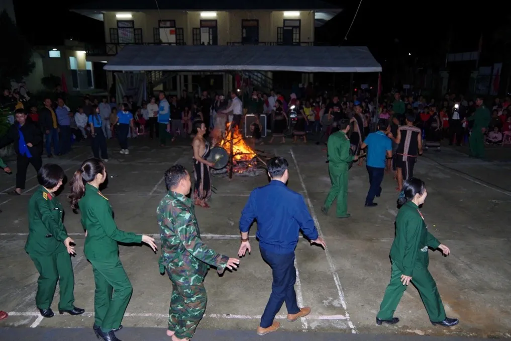 Đ&agrave; Nẵng: Ấm &aacute;p Chương tr&igrave;nh &ldquo;Xu&acirc;n đo&agrave;n kết - Tết thắm t&igrave;nh qu&acirc;n d&acirc;n&rdquo; - Ảnh 2.