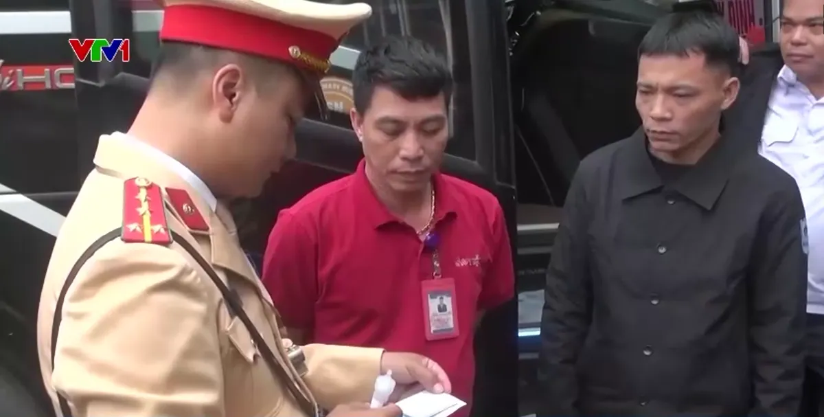 Đảm bảo an to&agrave;n vận tải h&agrave;nh kh&aacute;ch dịp Tết - Ảnh 1.