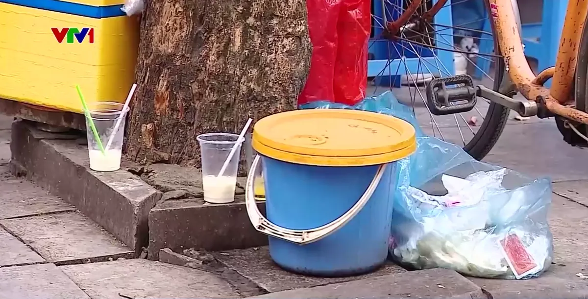 &Aacute;p lực r&aacute;c thải ng&agrave;y Tết tăng cao tại H&agrave; Nội - Ảnh 3.