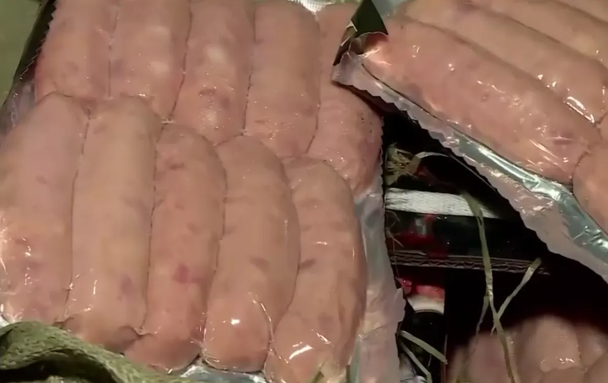 Lạng Sơn: Ngăn chặn nhiều vụ vận chuyển lạp xưởng nướng đ&aacute; nhập lậu - Ảnh 3.