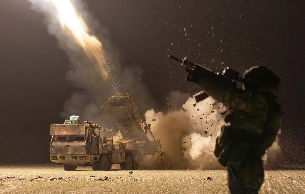 Nga kiểm so&aacute;t khu định cư Chugunovka ở v&ugrave;ng Kharkov- Ảnh 1.