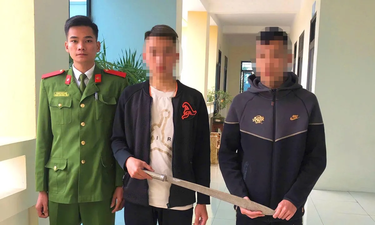 Ngăn chặn kịp thời nhóm thanh thiếu niên vi phạm giao thông - Ảnh 2.