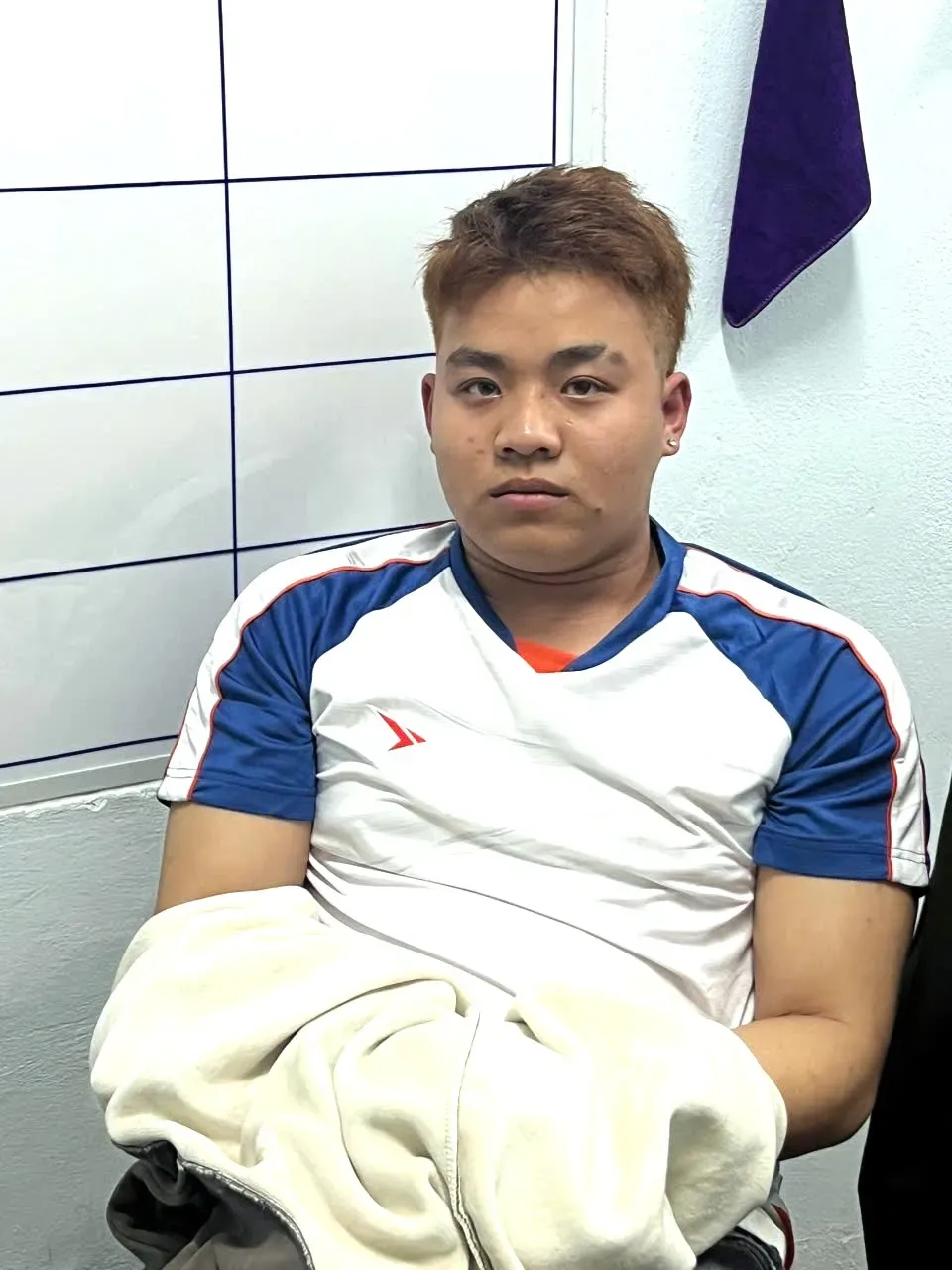 Bắt giữ hai đối tượng cướp t&uacute;i x&aacute;ch của cụ b&agrave; 69 tuổi tr&ecirc;n đường vắng- Ảnh 1.