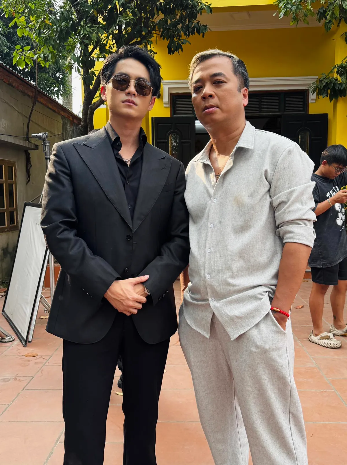 Gia đ&igrave;nh tr&aacute;i dấu: Hậu trường bố vợ kh&oacute;c th&uacute;t th&iacute;t nghe con rể b&aacute;o tin vui- Ảnh 2.