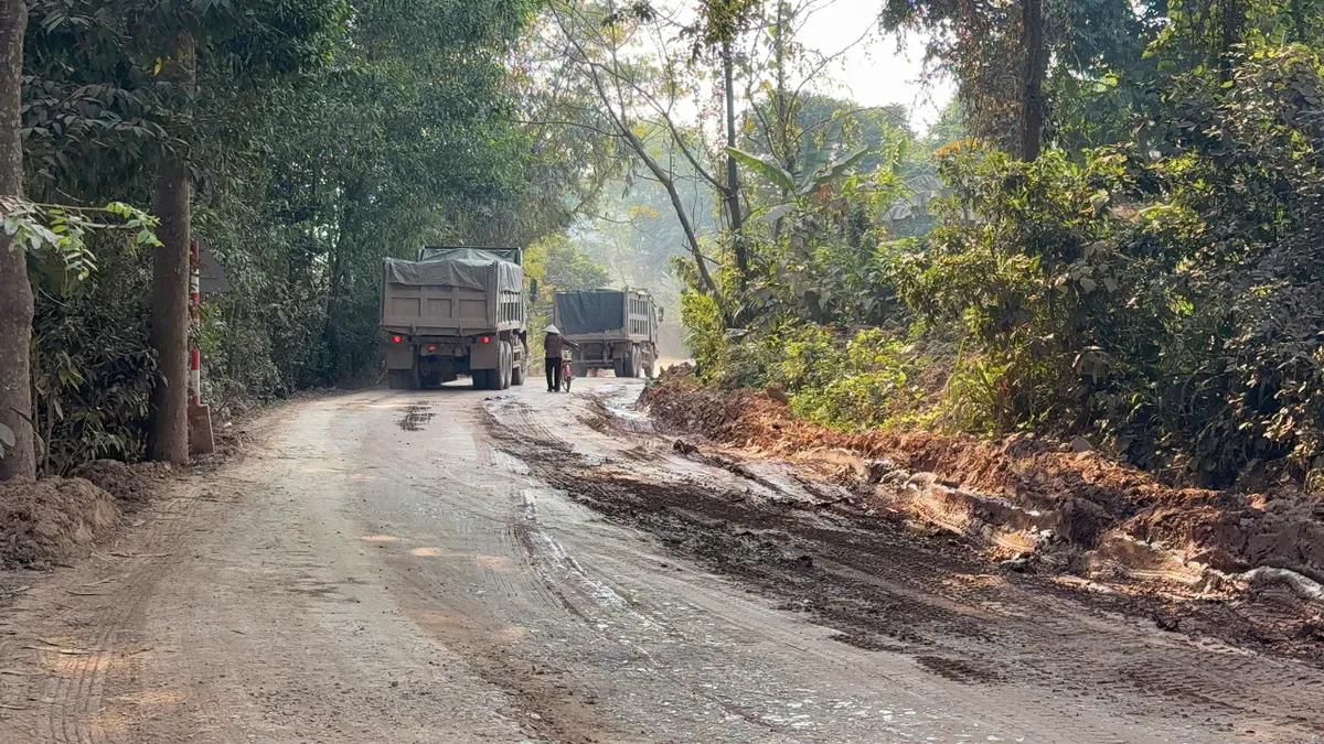 Xe trọng tải lớn “bủa vây” đường làng, báo động mất an toàn giao thông, ô nhiễm môi trường - Ảnh 11.