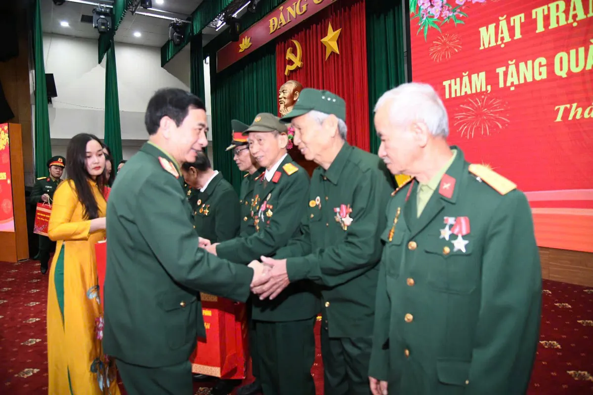 Đại tướng Phan Văn Giang thăm v&agrave; tặng qu&agrave; Tết tại Th&aacute;i Nguy&ecirc;n - Ảnh 2.