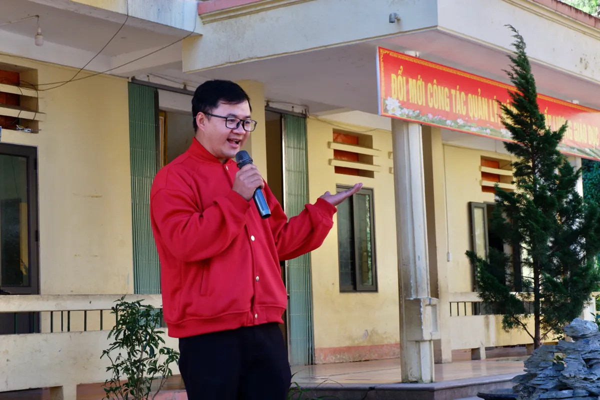 Giữ bước ch&acirc;n đến lớp cho học tr&ograve; Y T&yacute; - Ảnh 1.