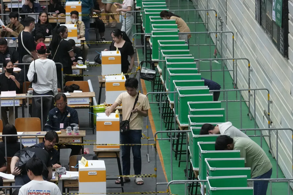 53 triệu cử tri Th&aacute;i Lan ch&iacute;nh thức bước v&agrave;o cuộc tổng tuyển cử- Ảnh 2.