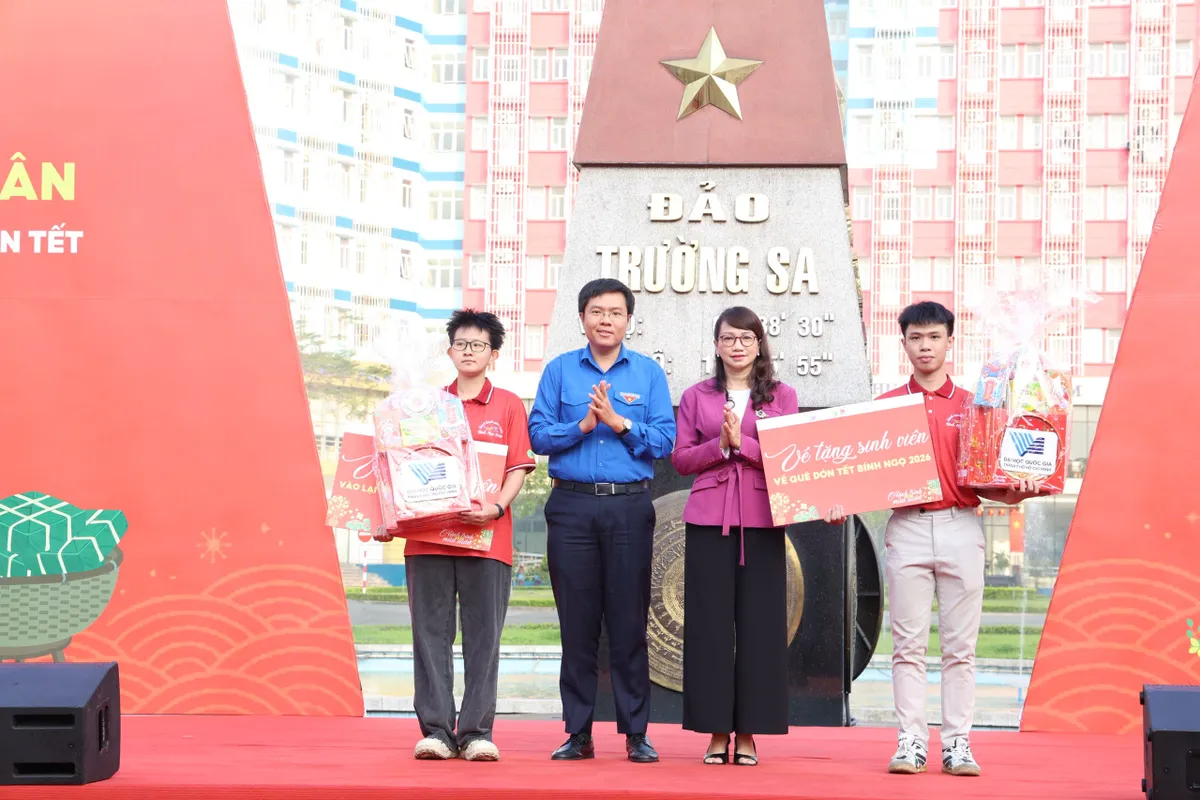 "H&agrave;nh tr&igrave;nh m&ugrave;a xu&acirc;n" đưa học sinh, sinh vi&ecirc;n về qu&ecirc; đ&oacute;n Tết B&iacute;nh Ngọ 2026 - Ảnh 2.